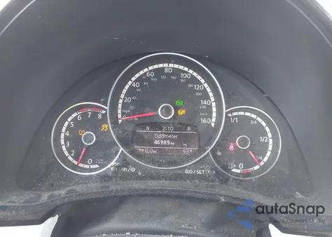 2015 Volkswagen Beetle 1.8T Classic z USA, uszkodzony, nr VIN 3VWF17AT5FM653676